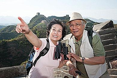 有人跳楼，有人踢球，有人消费过世老头